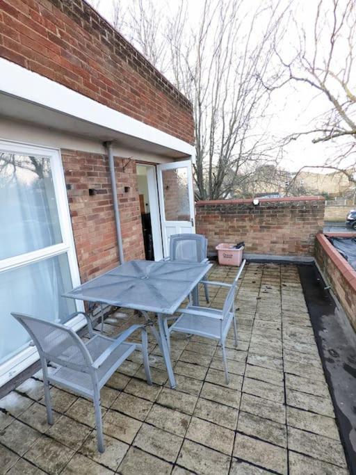 A&A Apartment Basildon Nevendon Εξωτερικό φωτογραφία