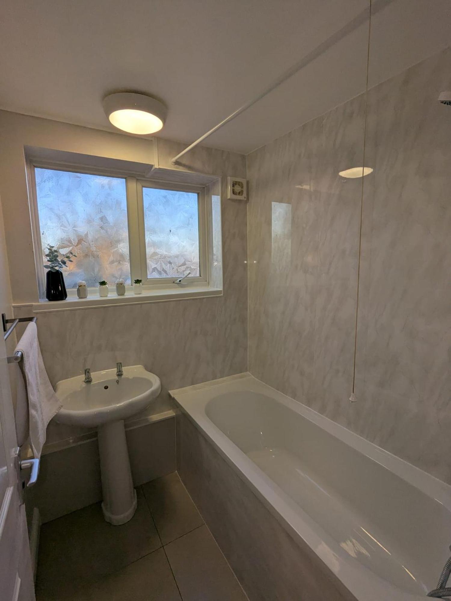 A&A Apartment Basildon Nevendon Εξωτερικό φωτογραφία